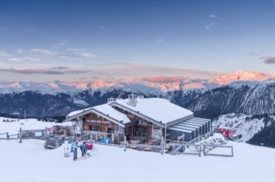La Cave des Creux chalet in the snow, with the peaks behind